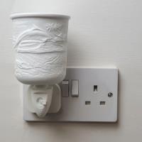 Cello Dolphin Porcelain Plug In Wax Melt Warmer Extra Image 3 Preview